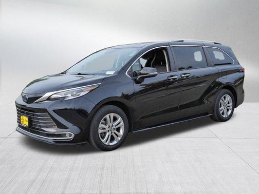 2022 Toyota Sienna Platinum 7 Passenger