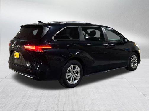 2022 Toyota Sienna Platinum 7 Passenger