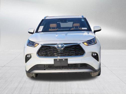 2021 Toyota Highlander Hybrid Platinum