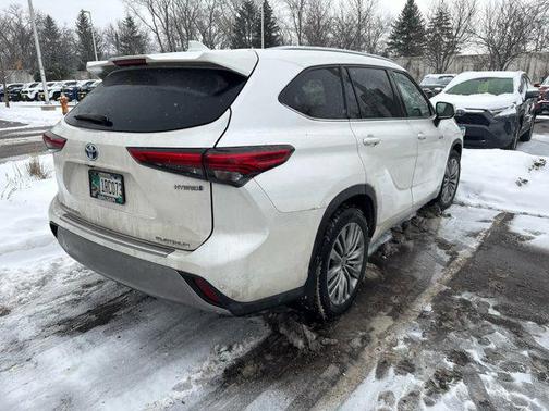 2021 Toyota Highlander Hybrid Platinum
