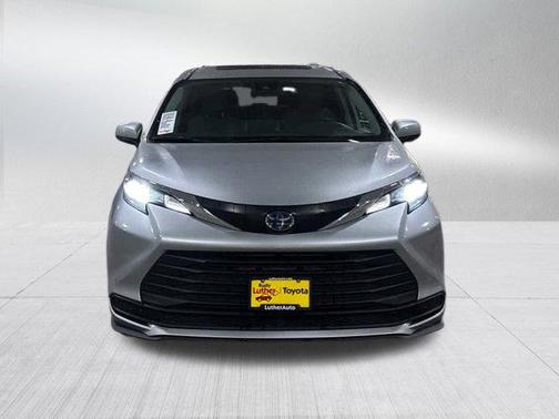 2024 Toyota Sienna LE