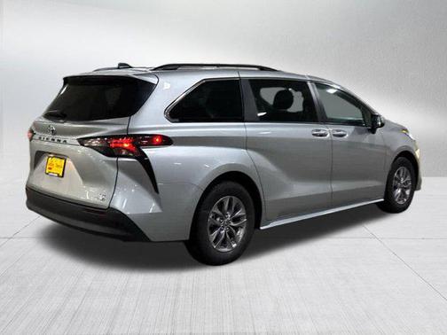 2024 Toyota Sienna LE