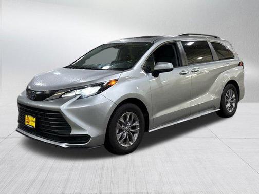 2024 Toyota Sienna LE