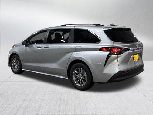 2024 Toyota Sienna LE