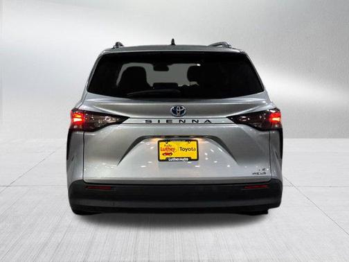 2024 Toyota Sienna LE