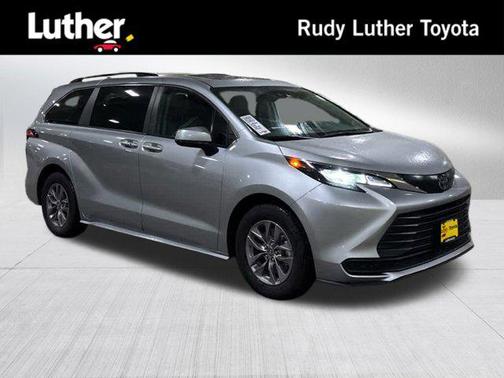 2024 Toyota Sienna LE