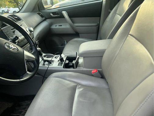 2012 Toyota Highlander SE