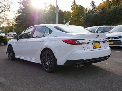 Ice Cap 2026 Toyota Camry SE