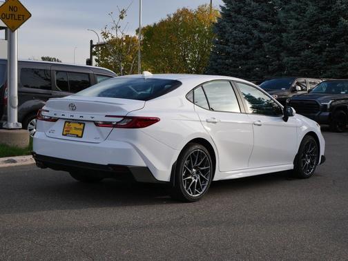 Ice Cap 2026 Toyota Camry SE