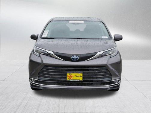 2023 Toyota Sienna XLE 7 Passenger