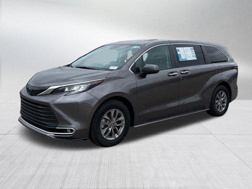 2023 Toyota Sienna XLE 7 Passenger
