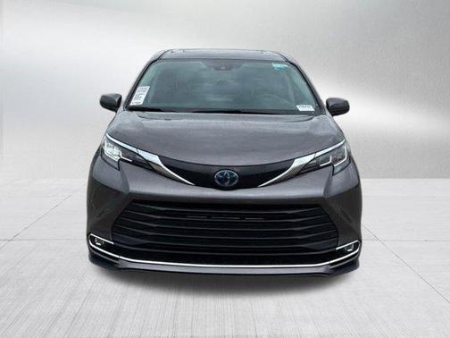 2023 Toyota Sienna XLE 7 Passenger