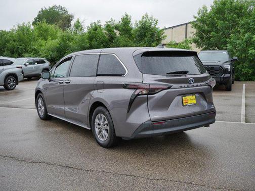 2023 Toyota Sienna XLE 7 Passenger