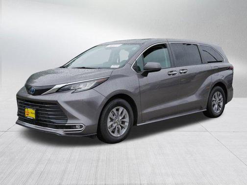 2023 Toyota Sienna XLE 7 Passenger