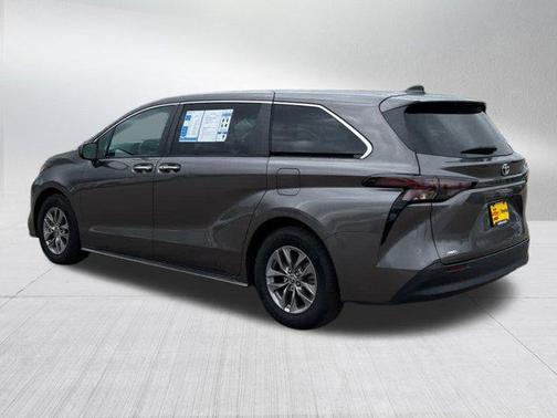 2023 Toyota Sienna XLE 7 Passenger