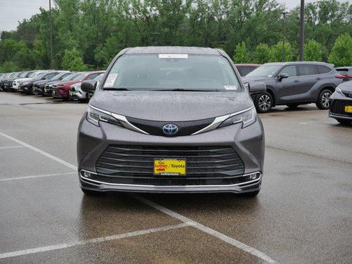 2023 Toyota Sienna XLE 7 Passenger