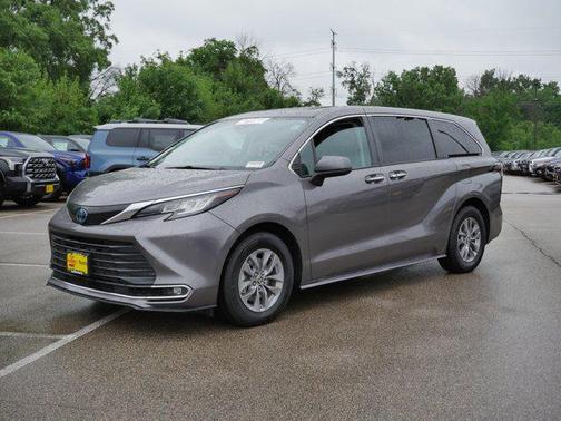 2023 Toyota Sienna XLE 7 Passenger