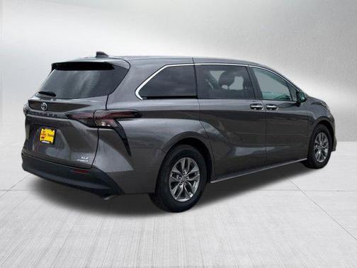 2023 Toyota Sienna XLE 7 Passenger