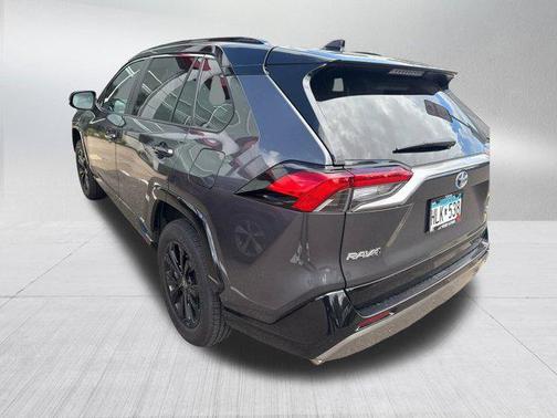 2022 Toyota RAV4 Hybrid SE