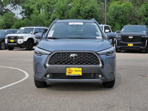2024 Toyota Corolla Cross XLE