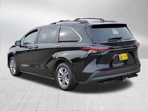 2022 Toyota Sienna XLE