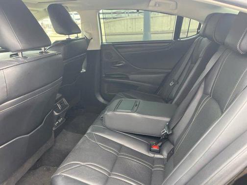 Obsidian 2023 Lexus ES 300h Ultra Luxury
