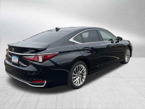 Obsidian 2023 Lexus ES 300h Ultra Luxury