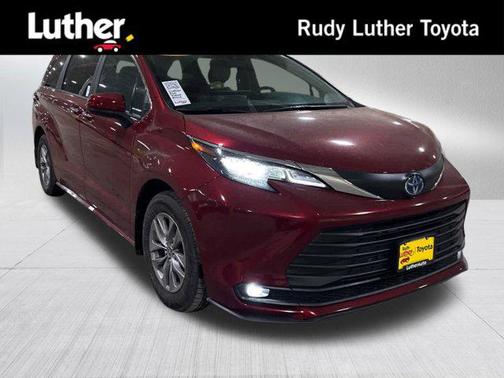 2025 Toyota Sienna XLE