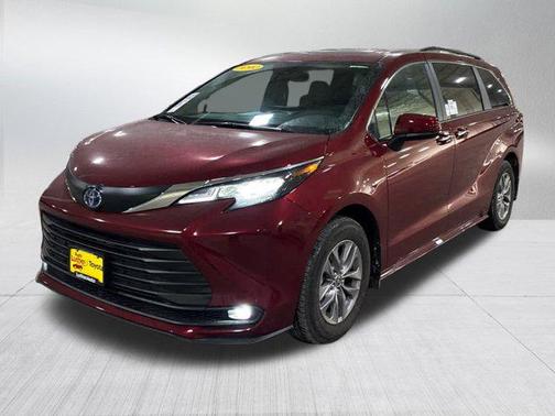 2025 Toyota Sienna XLE
