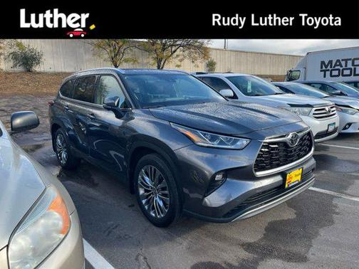2024 Toyota Highlander Platinum