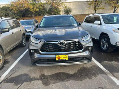 2024 Toyota Highlander Platinum