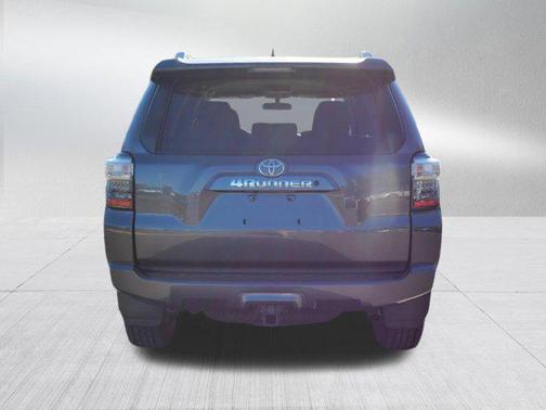 Magnetic Gray Metallic 2018 Toyota 4Runner SR5