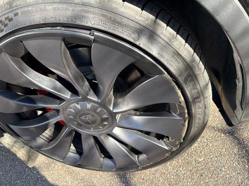 2024 Tesla Model Y Performance Dual Motor All-Wheel Drive