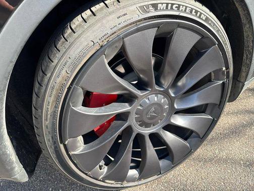 2024 Tesla Model Y Performance Dual Motor All-Wheel Drive