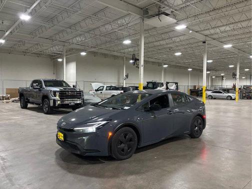 2025 Toyota Prius LE