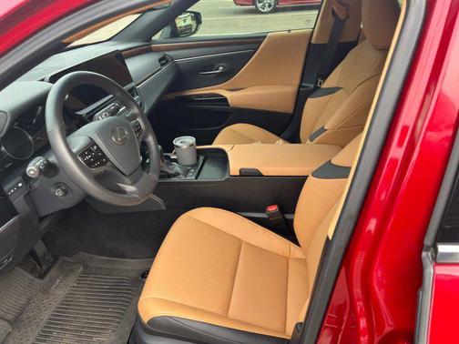 2025 Lexus ES 300h F SPORT Design