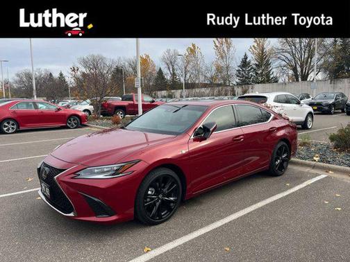 2025 Lexus ES 300h F SPORT Design