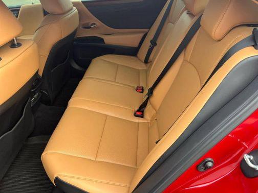 2025 Lexus ES 300h F SPORT Design