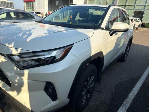 2022 Toyota RAV4 Hybrid XLE Premium