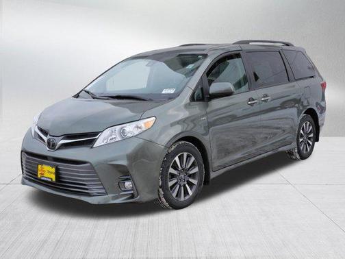 2020 Toyota Sienna XLE