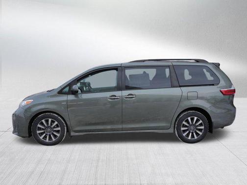 2020 Toyota Sienna XLE