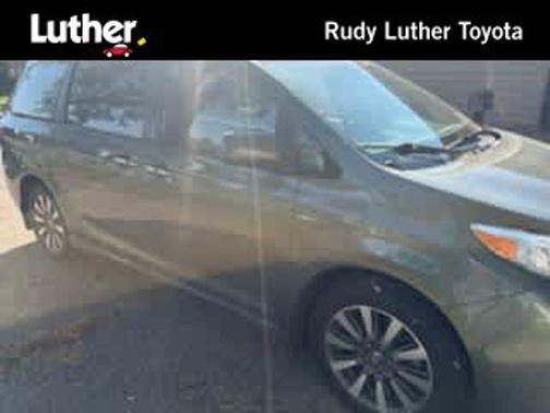 2020 Toyota Sienna XLE
