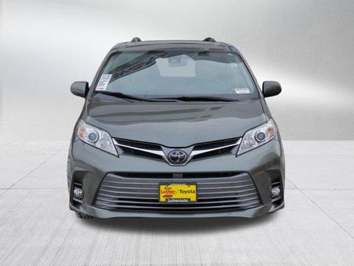 2020 Toyota Sienna XLE