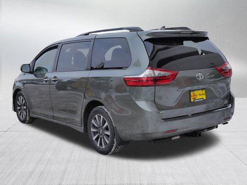 2020 Toyota Sienna XLE