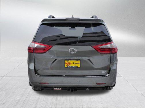 2020 Toyota Sienna XLE