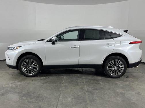 Wind Chill Pearl 2024 Toyota Venza XLE