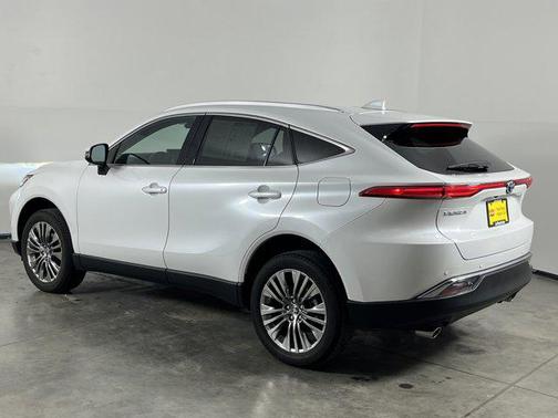 Wind Chill Pearl 2024 Toyota Venza XLE