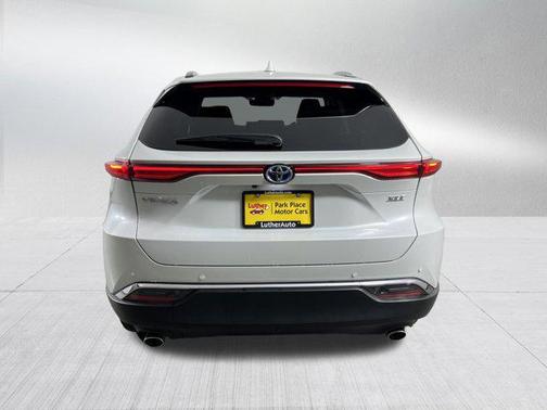Wind Chill Pearl 2024 Toyota Venza XLE