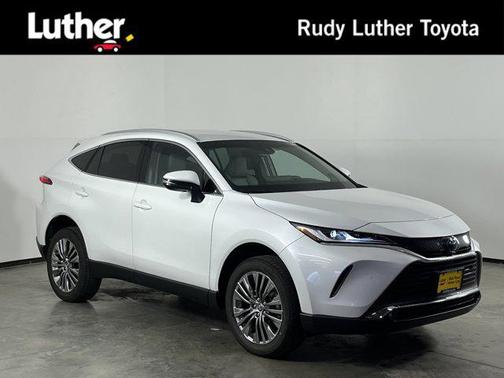 Wind Chill Pearl 2024 Toyota Venza XLE