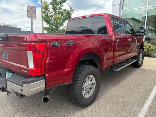Ruby Red Metallic Tinted Clearcoat 2017 Ford F-350 XLT